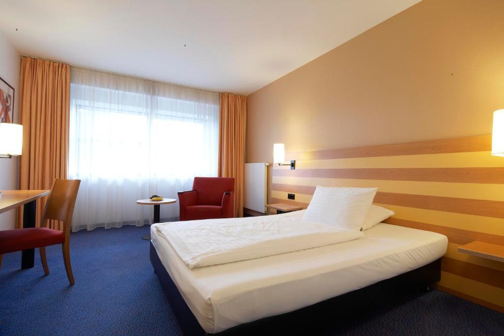 Standard Double or Twin Room,146182973:JPEG